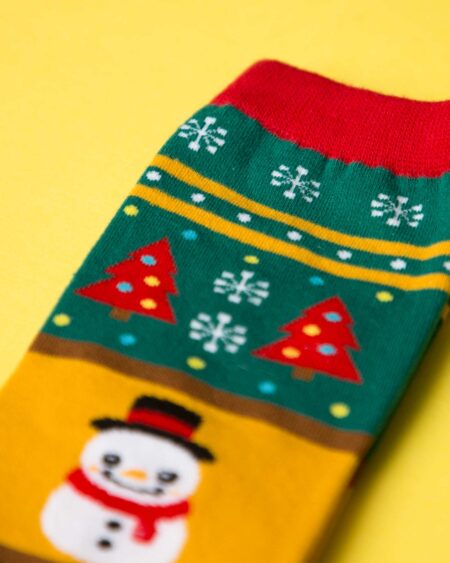 جوراب نخی آدم برفی کریسمسی - خردلی - آدم‌برفی و کاج و برف