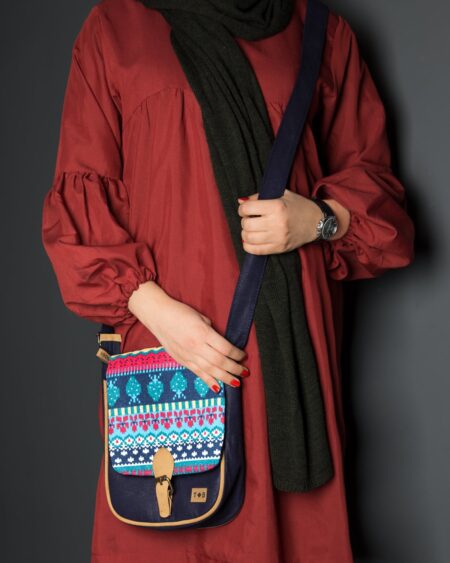 کیف دوشی زنانه طرح‌دار سرمه‌ای - دخترانه