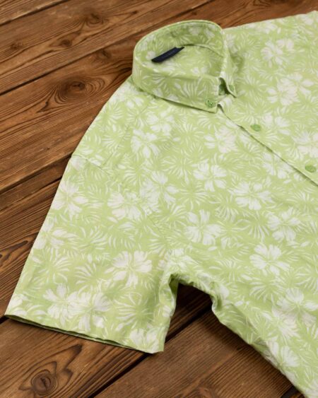 پیراهن مردانه طرح هاوایی- سبز شبرنگ- یقه روبرو